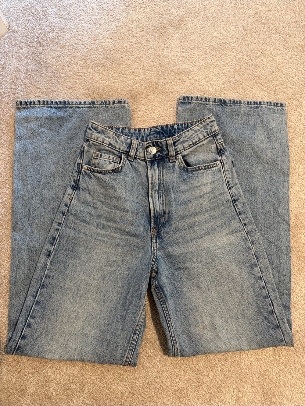 H&M Women's White Light Blue Denim Jeans (my favorite Jean style!!)